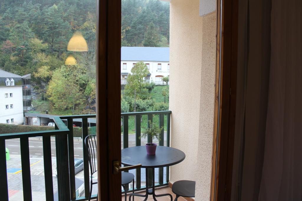 شقة Vivienda Turistica Pirineos XXI كانفرانك الغرفة الصورة